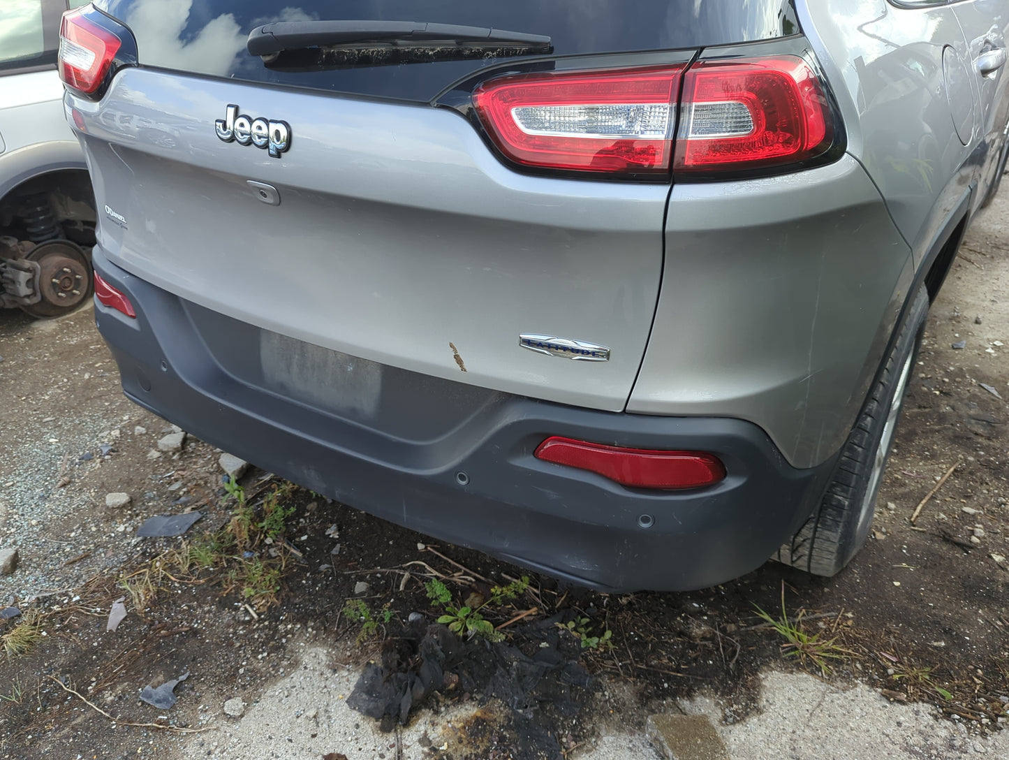 2014-2018 Jeep Cherokee Rear Bumper Assembly Oem 1138738 - Oemusedautoparts1.com