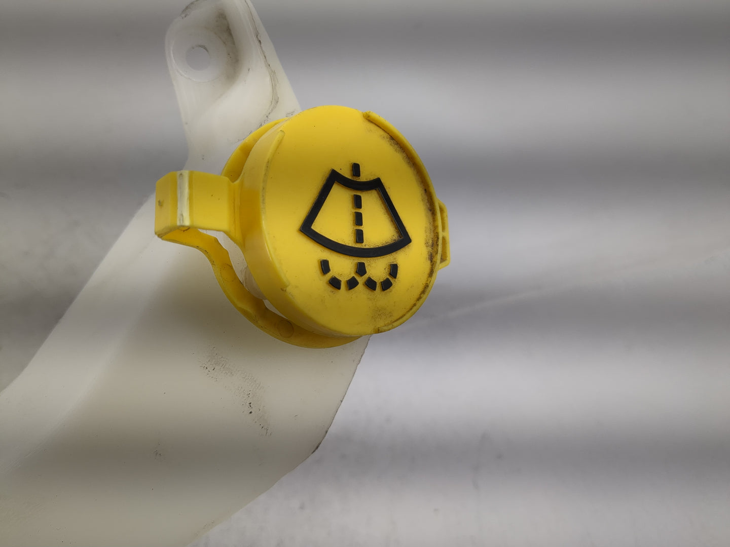 2014-2018 Jeep Cherokee Windshield Washer Fluid Reservoir Bottle Oem - Oemusedautoparts1.com