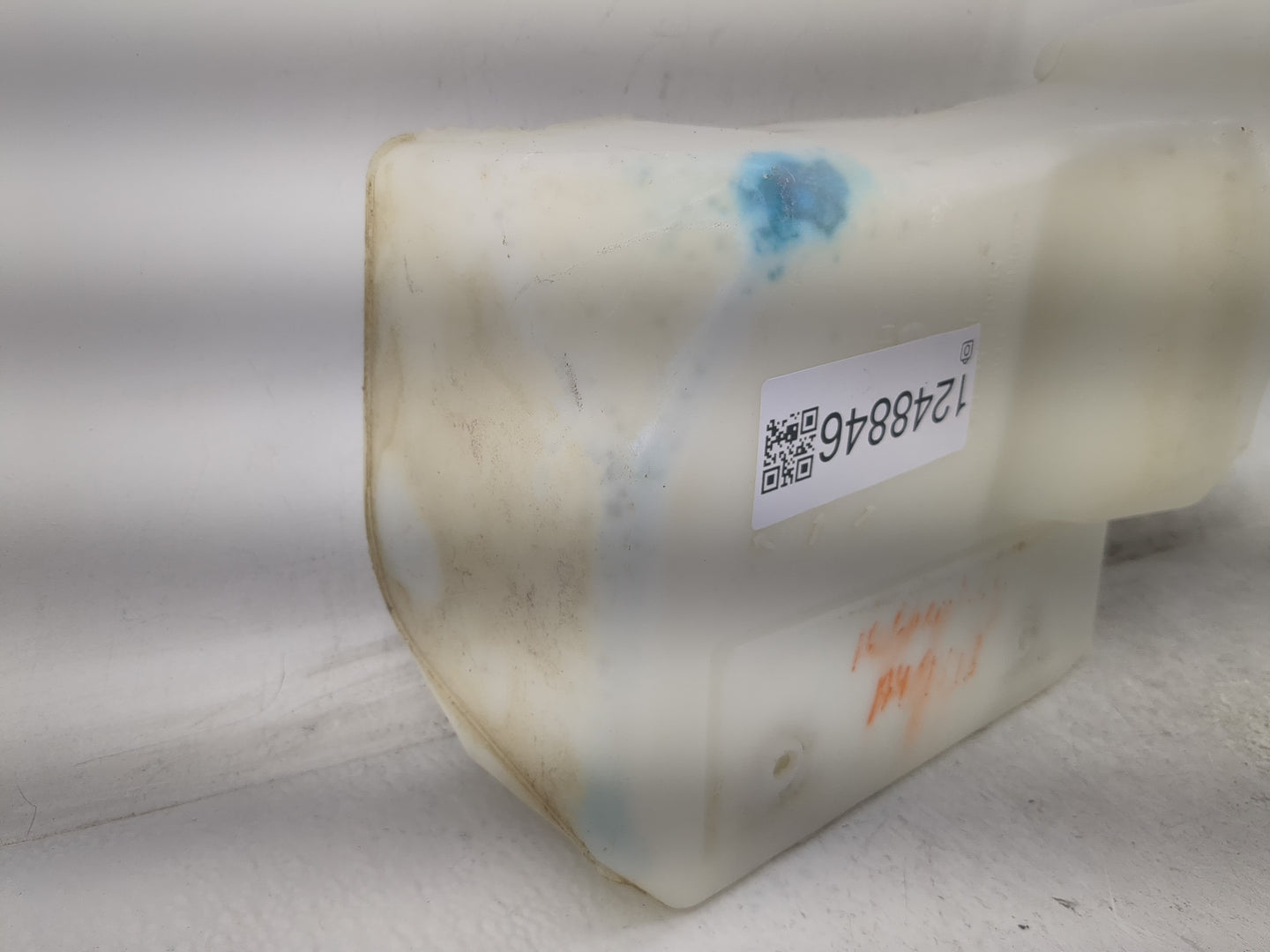 2014-2018 Jeep Cherokee Windshield Washer Fluid Reservoir Bottle Oem - Oemusedautoparts1.com