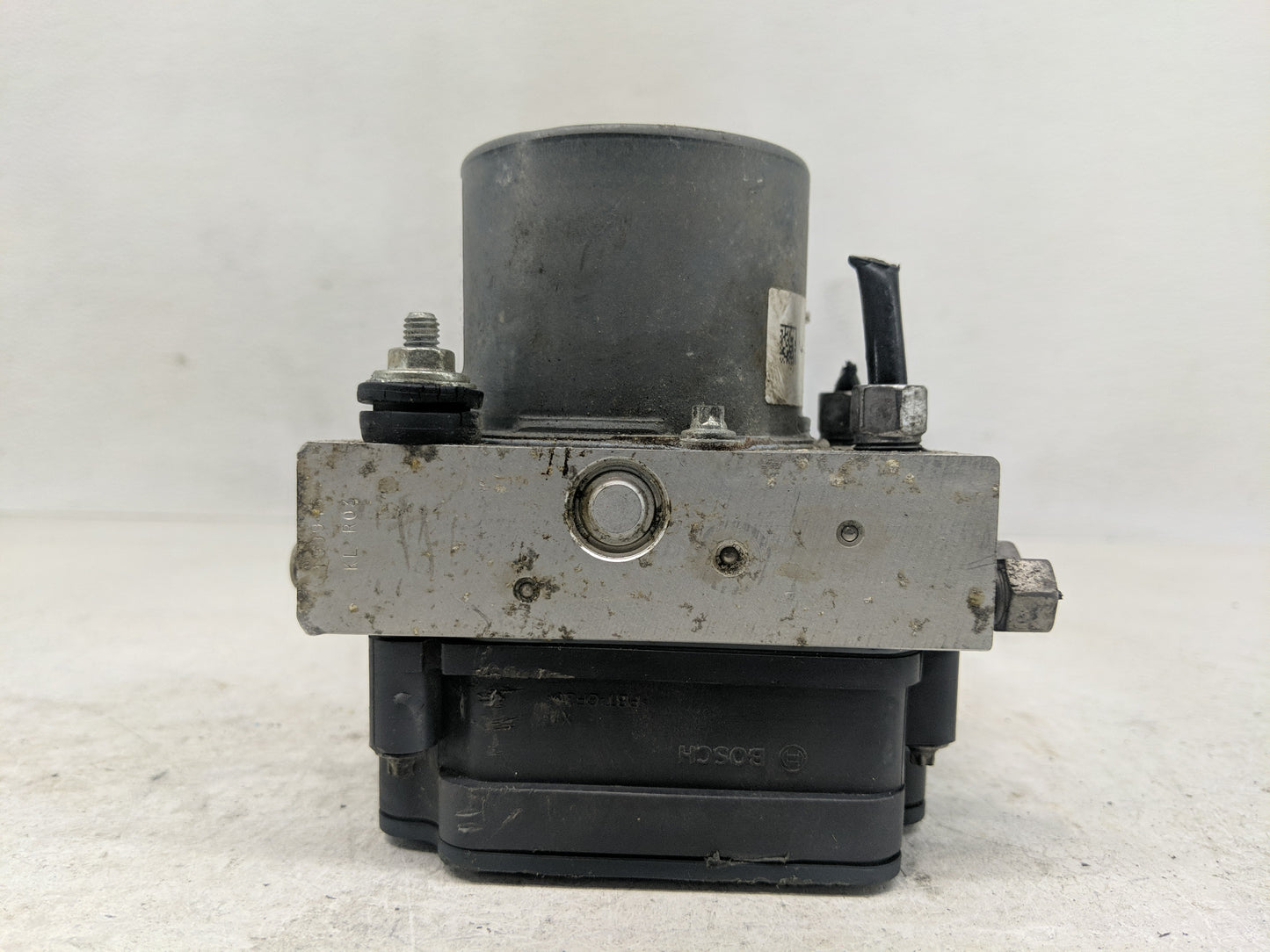 2016 Jeep Cherokee ABS Pump Control Module Replacement P/N:P68268292AC Fits OEM Used Auto Parts - Oemusedautoparts1.com