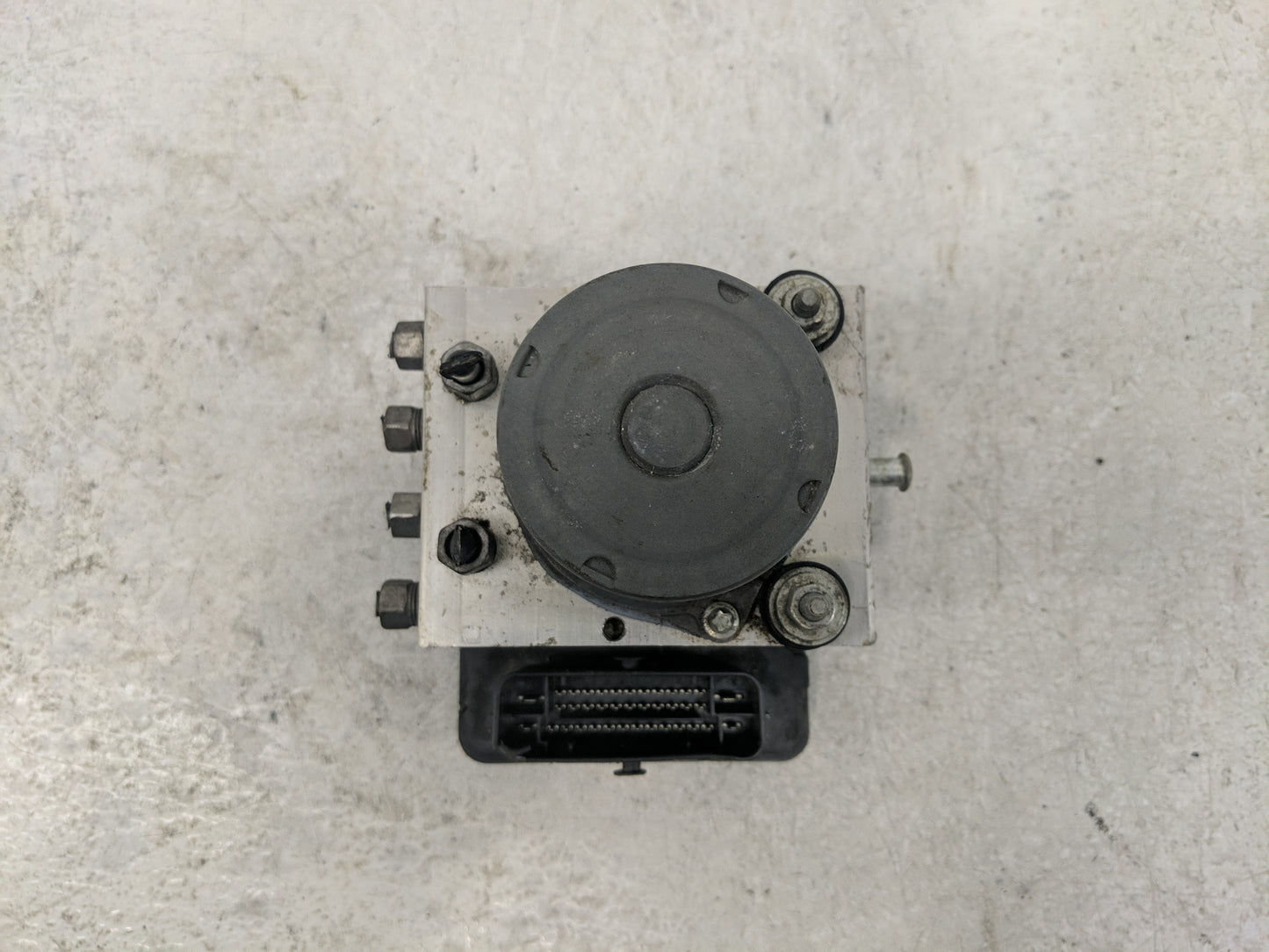 2016 Jeep Cherokee ABS Pump Control Module Replacement P/N:P68268292AC Fits OEM Used Auto Parts - Oemusedautoparts1.com