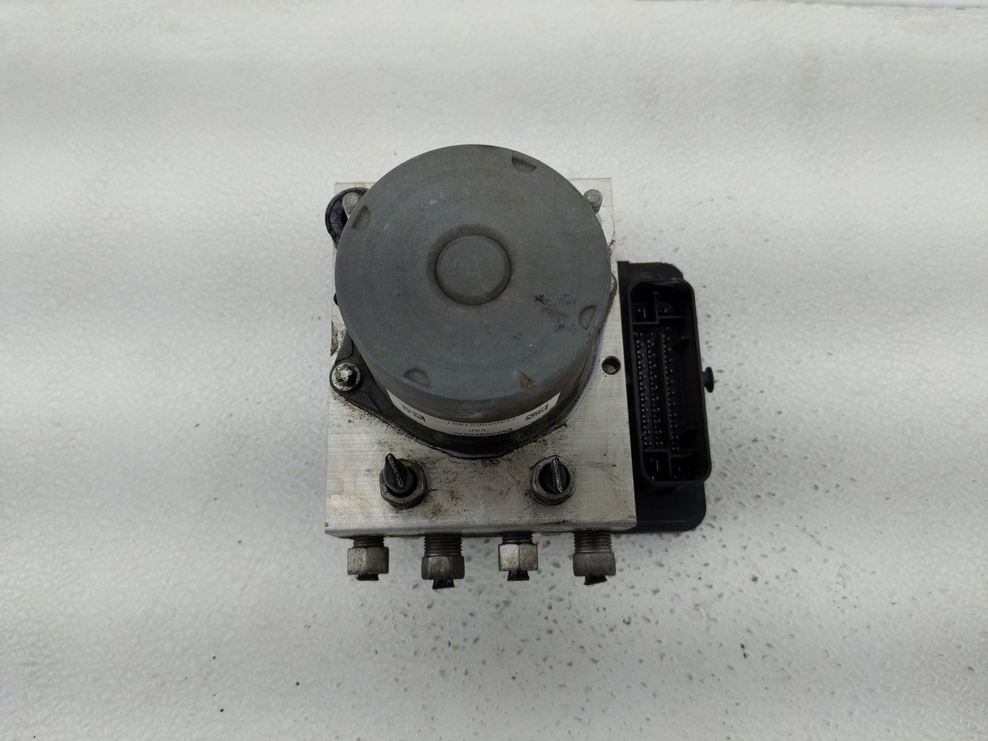 2016 Jeep Cherokee ABS Pump Control Module Replacement P/N:P68268292AC Fits OEM Used Auto Parts - Oemusedautoparts1.com