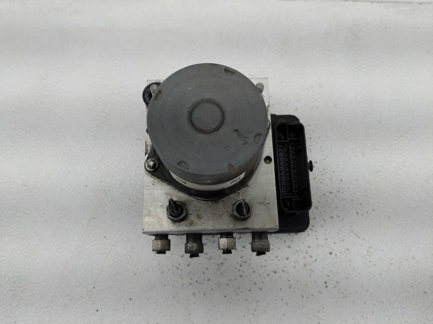 2016 Jeep Cherokee ABS Pump Control Module Replacement P/N:P68268292AC Fits OEM Used Auto Parts - Oemusedautoparts1.com