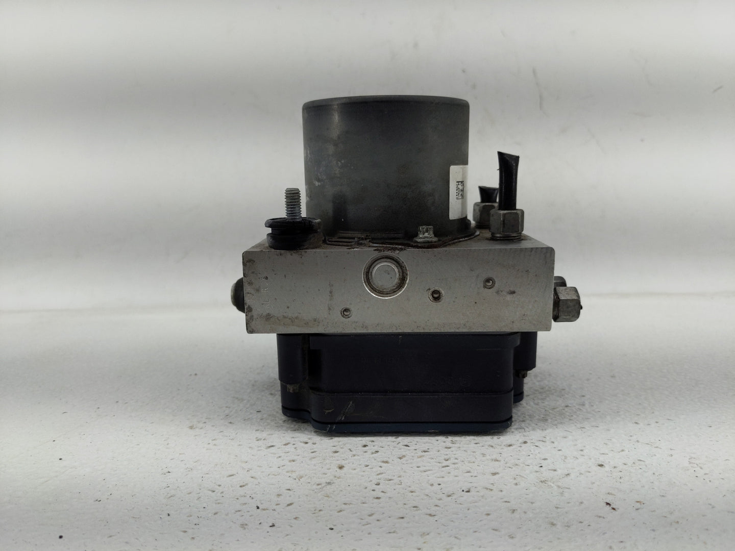 2016 Jeep Cherokee ABS Pump Control Module Replacement P/N:P68268292AC Fits OEM Used Auto Parts - Oemusedautoparts1.com