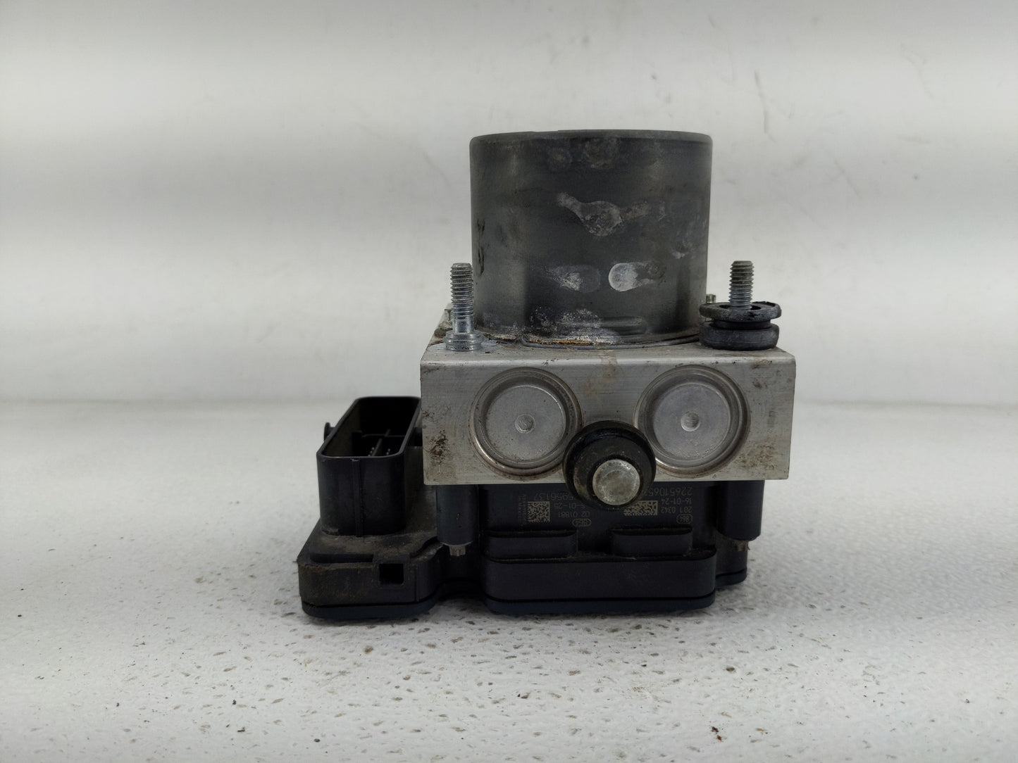 2016 Jeep Cherokee ABS Pump Control Module Replacement P/N:P68268292AC Fits OEM Used Auto Parts - Oemusedautoparts1.com