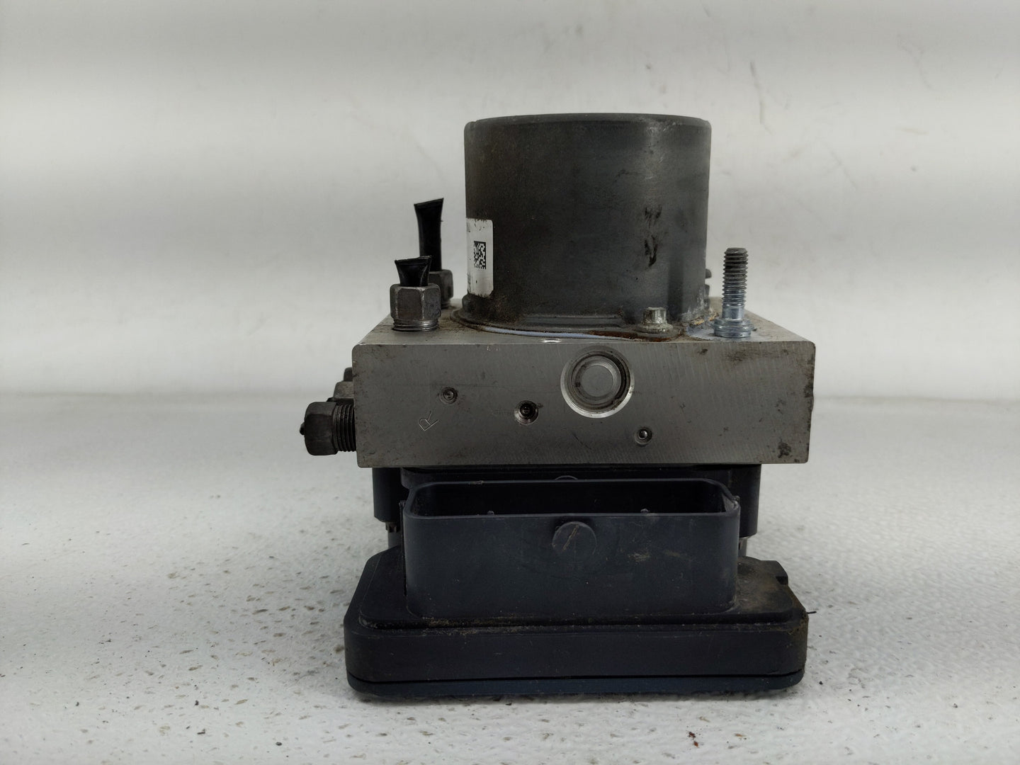 2016 Jeep Cherokee ABS Pump Control Module Replacement P/N:P68268292AC Fits OEM Used Auto Parts - Oemusedautoparts1.com