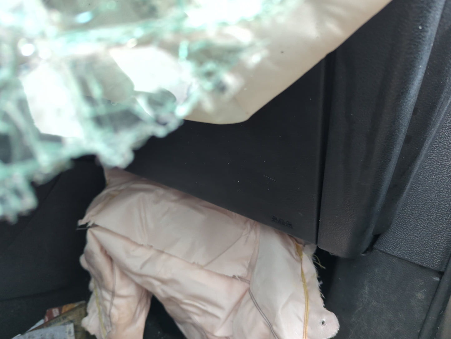 2016 Jeep Cherokee Passenger Glove Box Door Storage Compartment 1309994 - Oemusedautoparts1.com