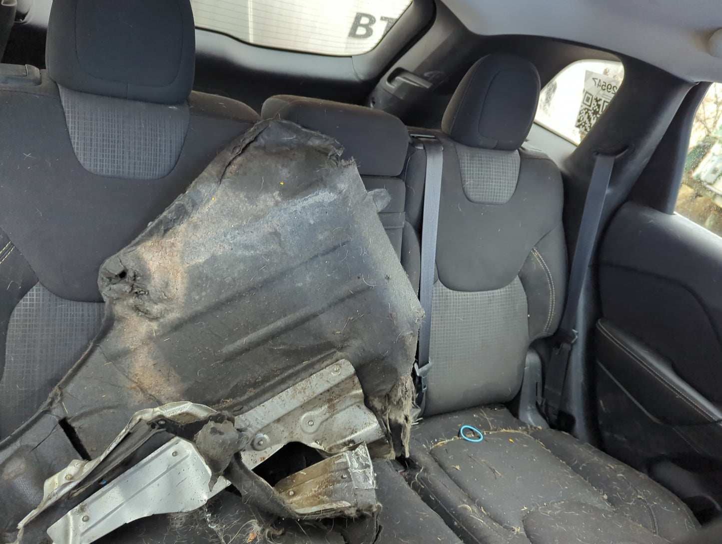 2016 Jeep Cherokee Rear Seat Oem 1309999 - Oemusedautoparts1.com