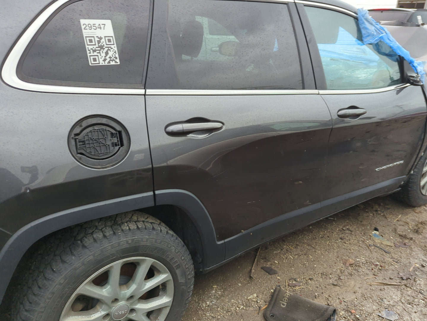 2014-2022 Jeep Cherokee Passenger Rear Door Oem 1310010 - Oemusedautoparts1.com