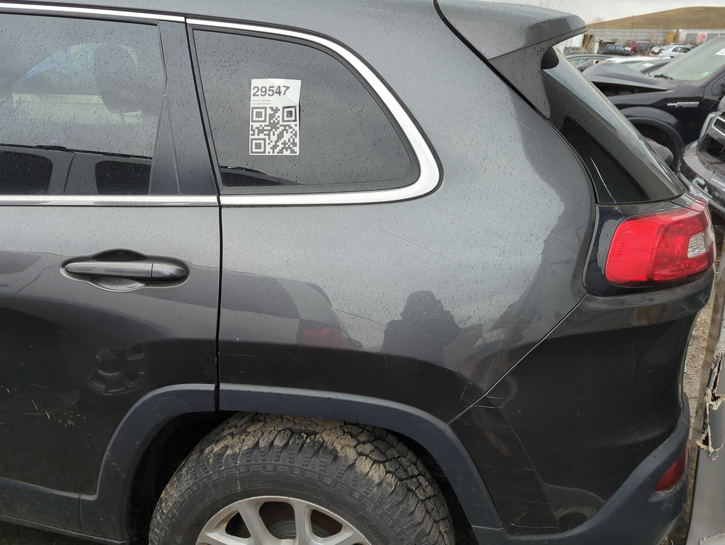 2014-2022 Jeep Cherokee Driver Rear Door Oem - Oemusedautoparts1.com