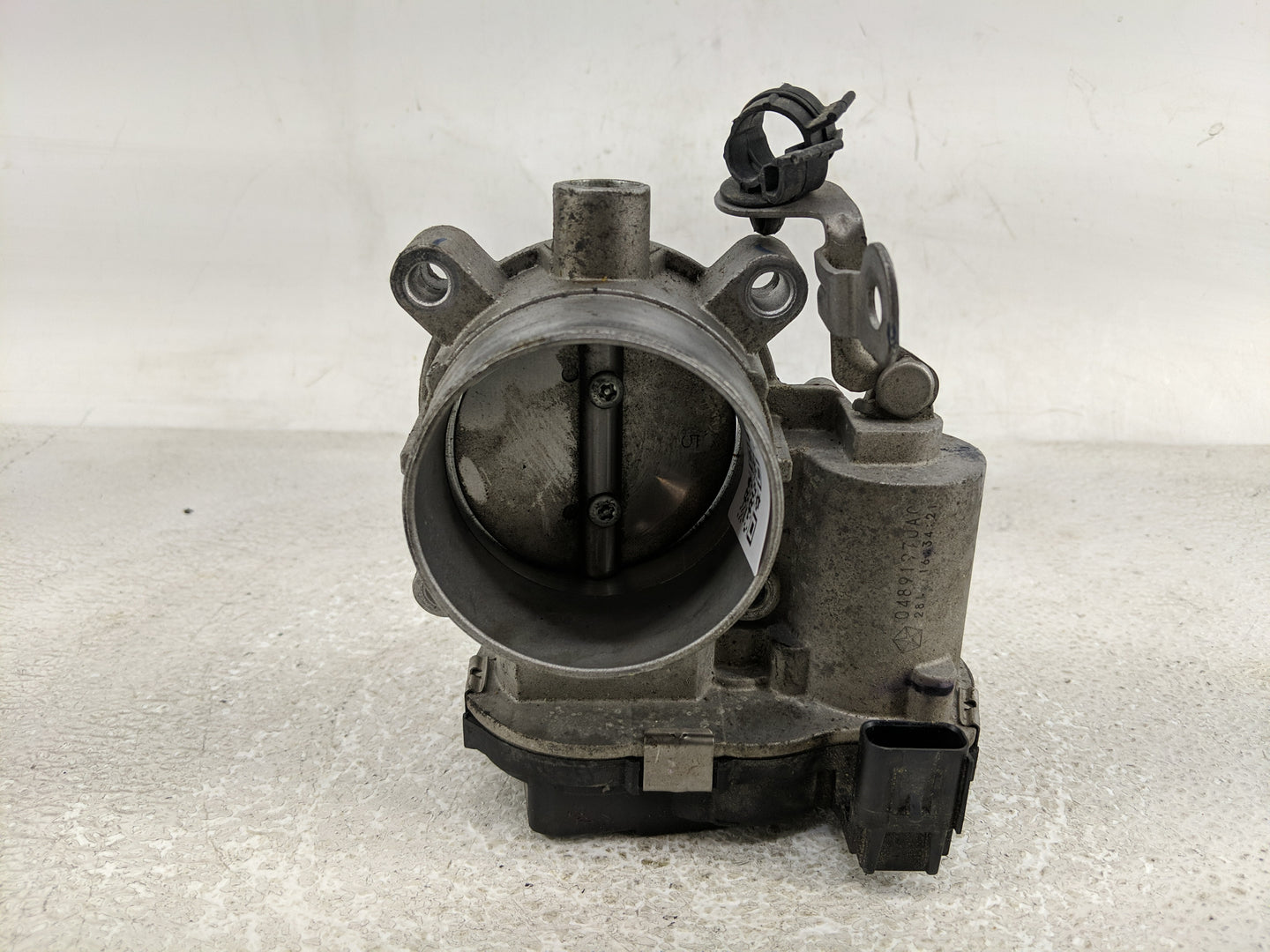 2014-2019 Jeep Cherokee Throttle Body P/N:04891970A0 Fits Fits 2014 2015 2016 2017 2018 2019 2020 2021 2022 OEM Used Auto Pa