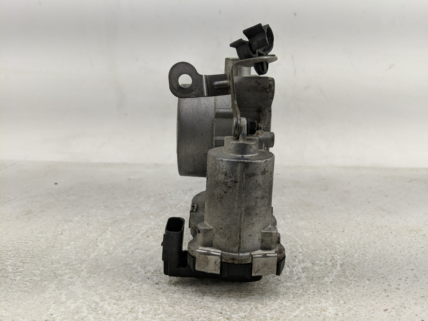 2014-2019 Jeep Cherokee Throttle Body P/N:04891970A0 Fits Fits 2014 2015 2016 2017 2018 2019 2020 2021 2022 OEM Used Auto Pa