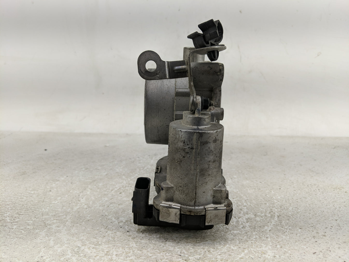 2014-2019 Jeep Cherokee Throttle Body P/N:04891970A0 Fits Fits 2014 2015 2016 2017 2018 2019 2020 2021 2022 OEM Used Auto Pa
