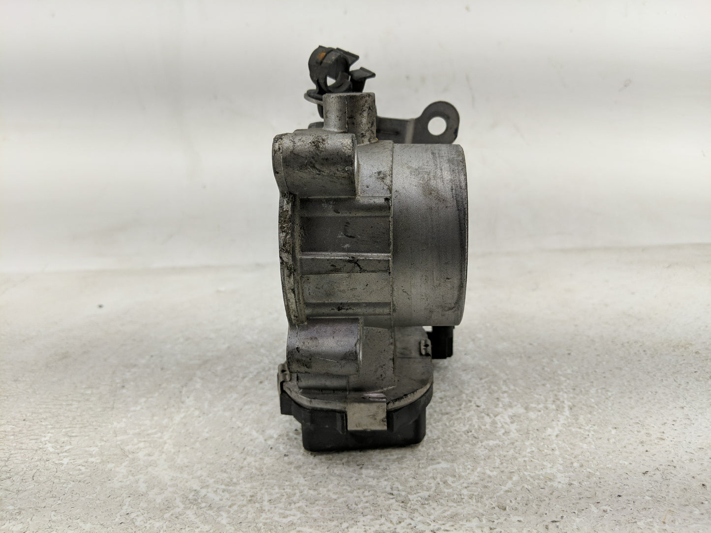 2014-2019 Jeep Cherokee Throttle Body P/N:04891970A0 Fits Fits 2014 2015 2016 2017 2018 2019 2020 2021 2022 OEM Used Auto Pa
