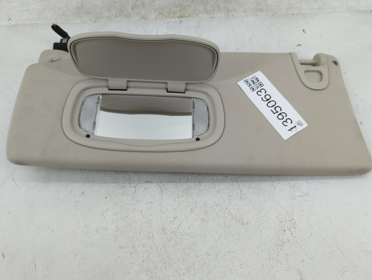 2014-2018 Jeep Cherokee Sun Visor Shade Replacement Driver Left Mirror Fits Fits 2014 2015 2016 2017 2018 OEM Used Auto Part