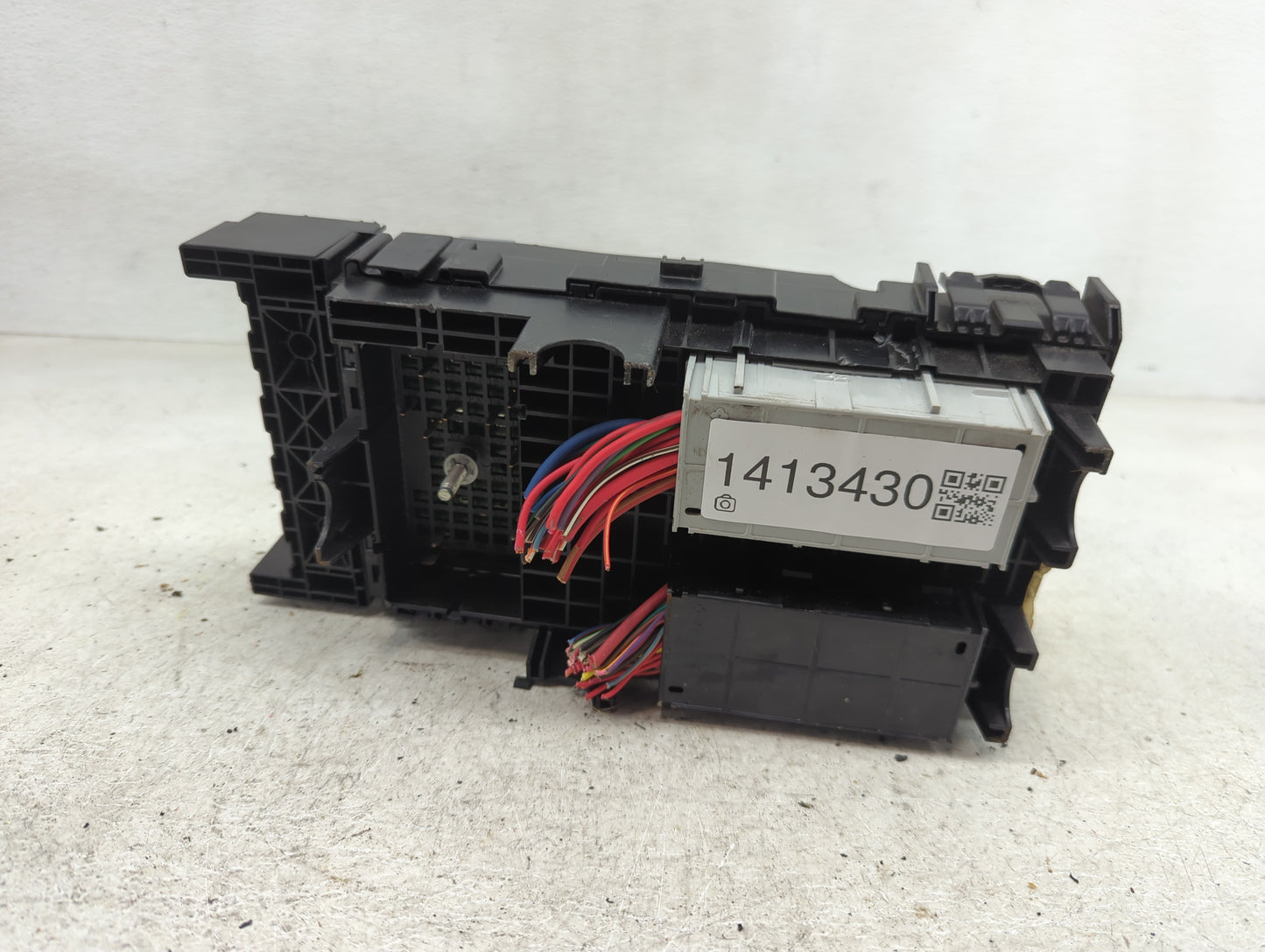 2016 Jeep Cherokee Fusebox Fuse Box Panel Relay Module P/N:6356-5110 Fits OEM Used Auto Parts - Oemusedautoparts1.com