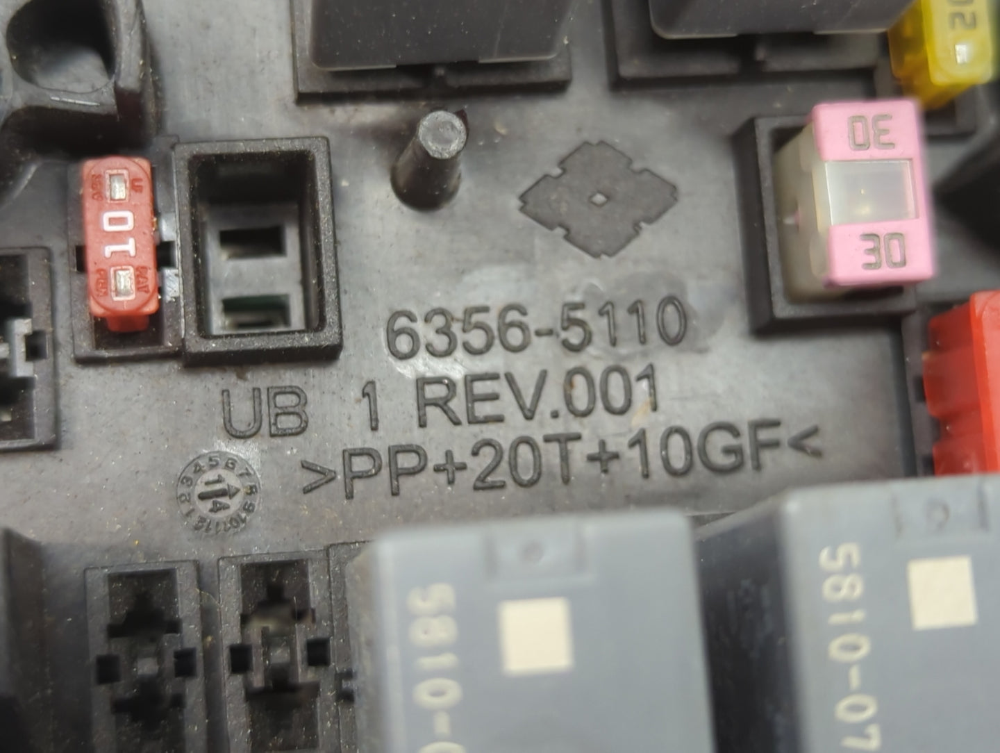 2016 Jeep Cherokee Fusebox Fuse Box Panel Relay Module P/N:6356-5110 Fits OEM Used Auto Parts - Oemusedautoparts1.com