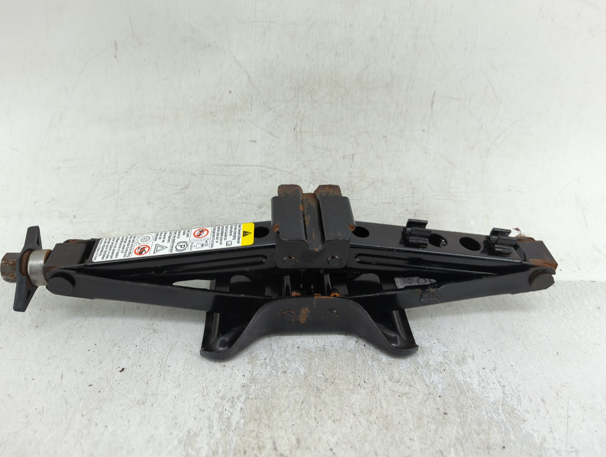 2016 Jeep Cherokee Spare Scissor Car Jack 1415299 - Oemusedautoparts1.com