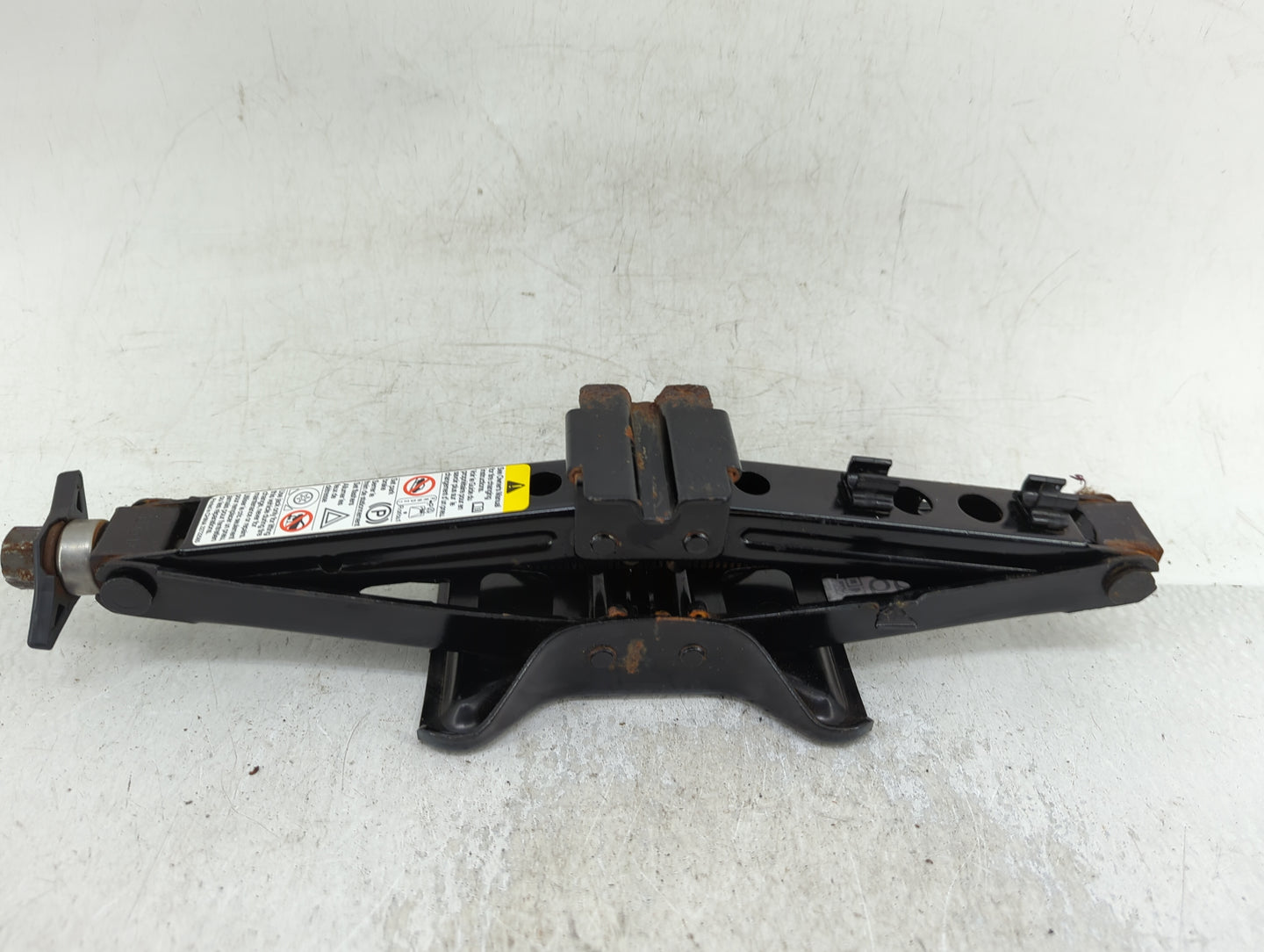 2016 Jeep Cherokee Spare Scissor Car Jack - Oemusedautoparts1.com