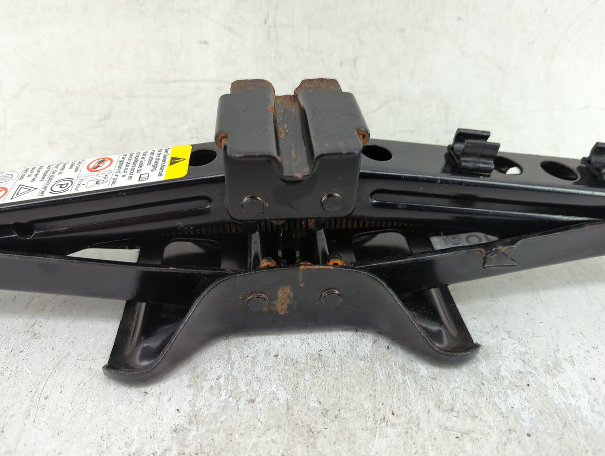 2016 Jeep Cherokee Spare Scissor Car Jack 1415299 - Oemusedautoparts1.com