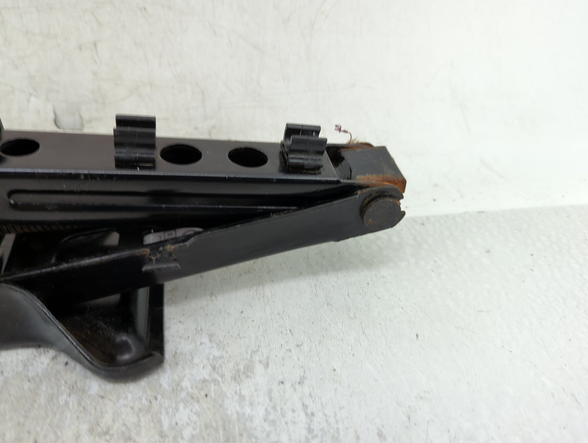 2016 Jeep Cherokee Spare Scissor Car Jack 1415299 - Oemusedautoparts1.com