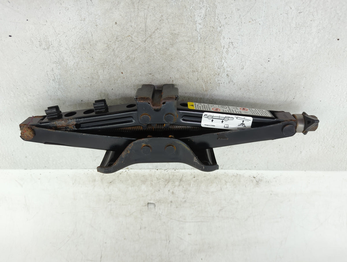 2016 Jeep Cherokee Spare Scissor Car Jack 1415299 - Oemusedautoparts1.com