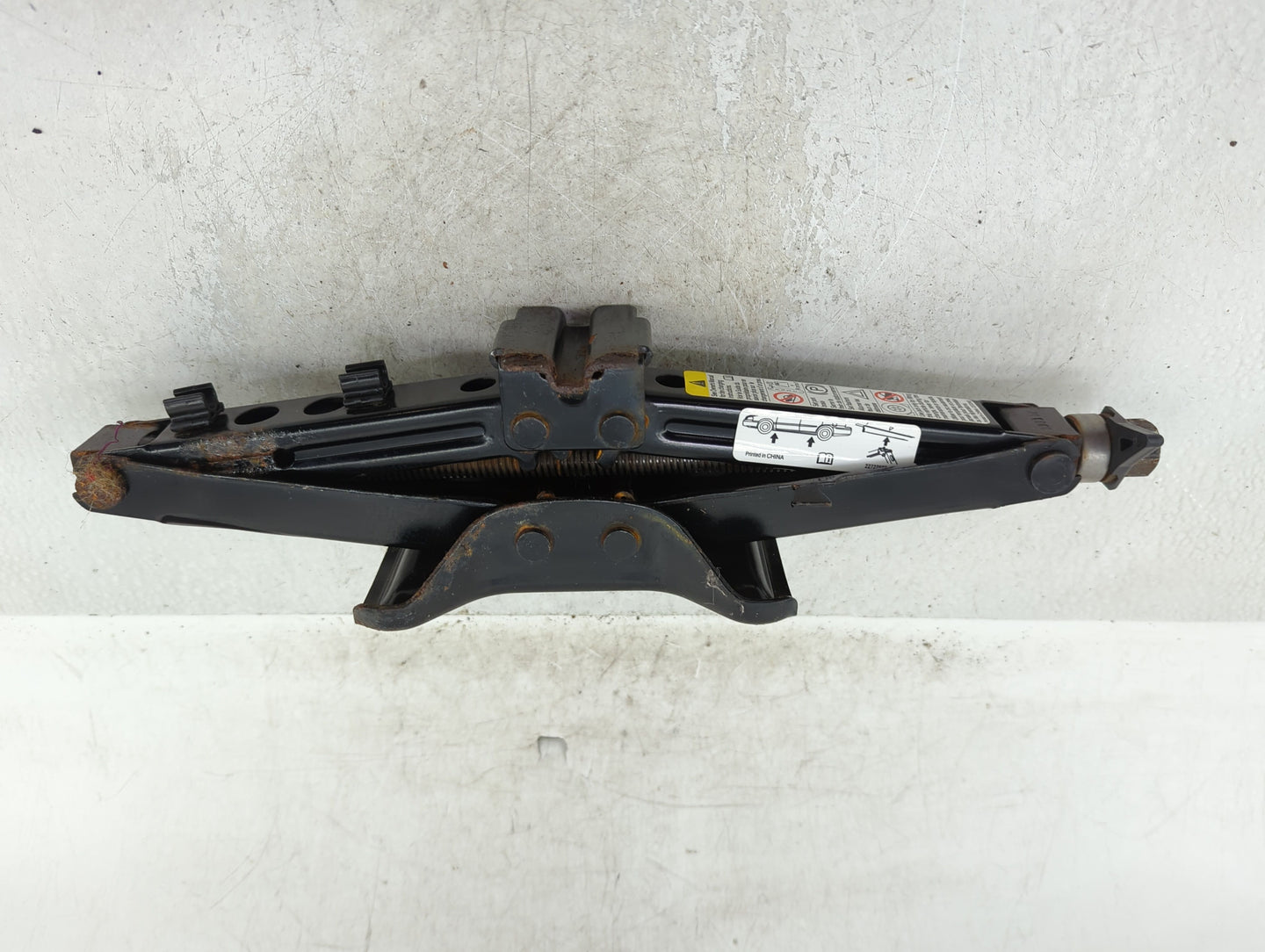 2016 Jeep Cherokee Spare Scissor Car Jack - Oemusedautoparts1.com