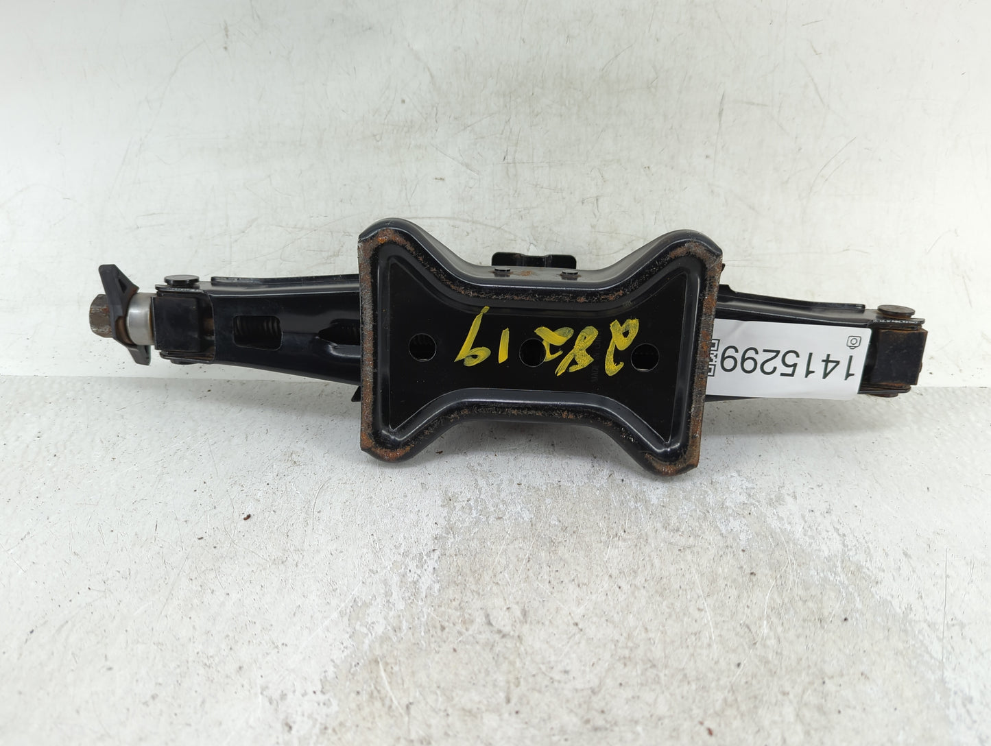 2016 Jeep Cherokee Spare Scissor Car Jack - Oemusedautoparts1.com
