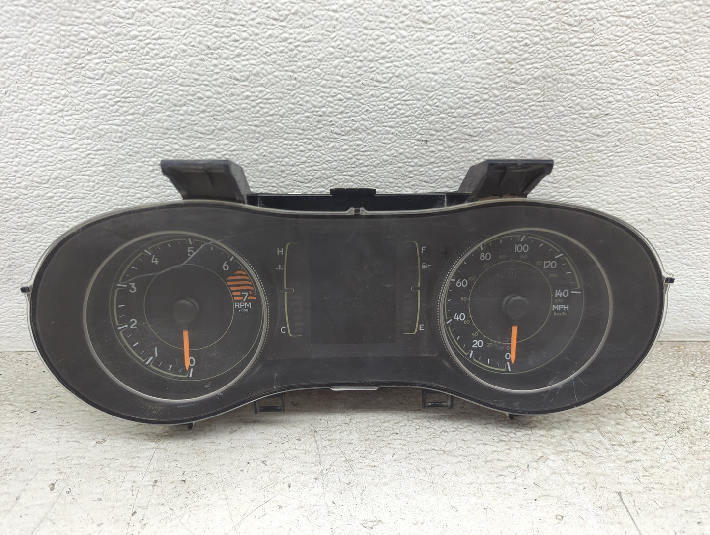 2016 Jeep Cherokee Instrument Cluster Speedometer Gauges P/N:P68274069AC T8EQI017604423, A2C80949600 Miles: Fits OEM Used Au
