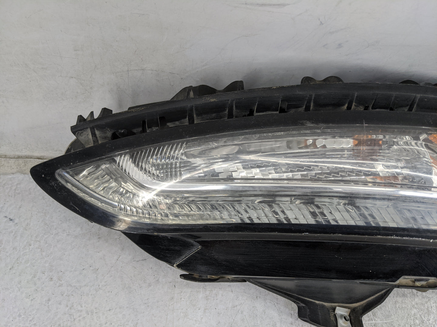 2014-2018 Jeep Cherokee Passenger Right Oem Head Light Headlight Lamp - Oemusedautoparts1.com