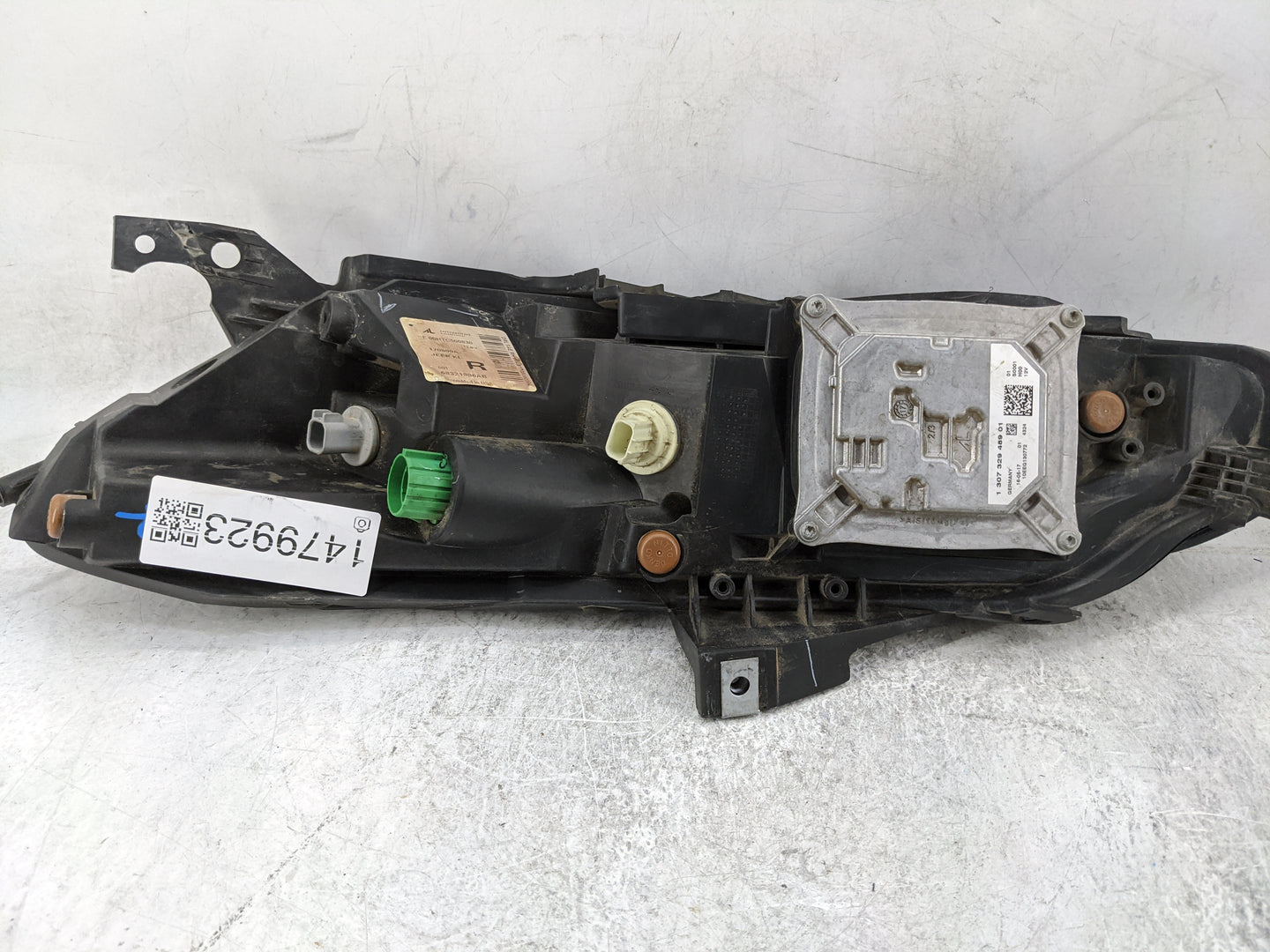 2014-2018 Jeep Cherokee Passenger Right Oem Head Light Headlight Lamp - Oemusedautoparts1.com