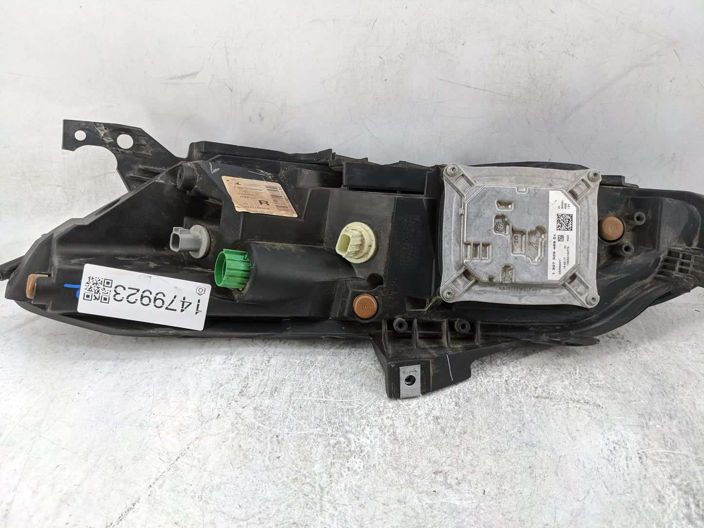 2014-2018 Jeep Cherokee Passenger Right Oem Head Light Headlight Lamp - Oemusedautoparts1.com