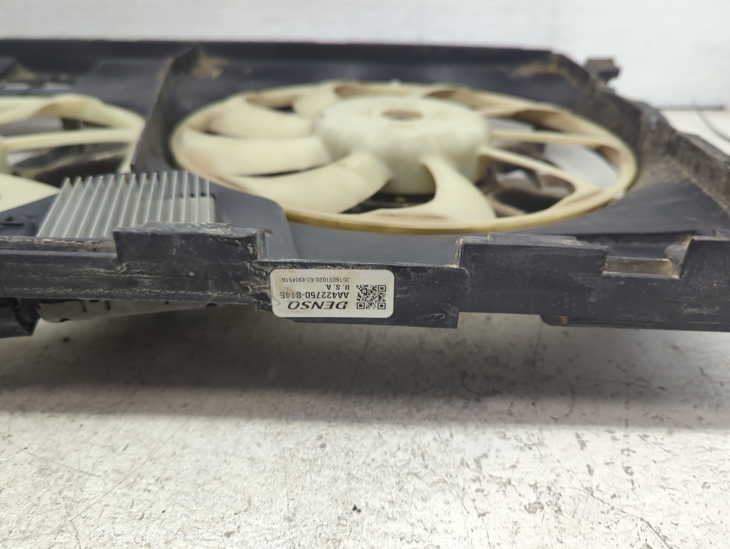 2014-2019 Jeep Cherokee Electric Radiator Cooling Fan Motor Assembly P/N:07016 70113K AA223006-T809 Fits OEM Used Auto Parts