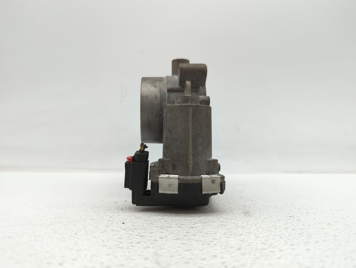 2014-2017 Jeep Cherokee Throttle Body P/N:04891970AB Fits Fits 2014 2015 2016 2017 2018 OEM Used Auto Parts - Oemusedautopar