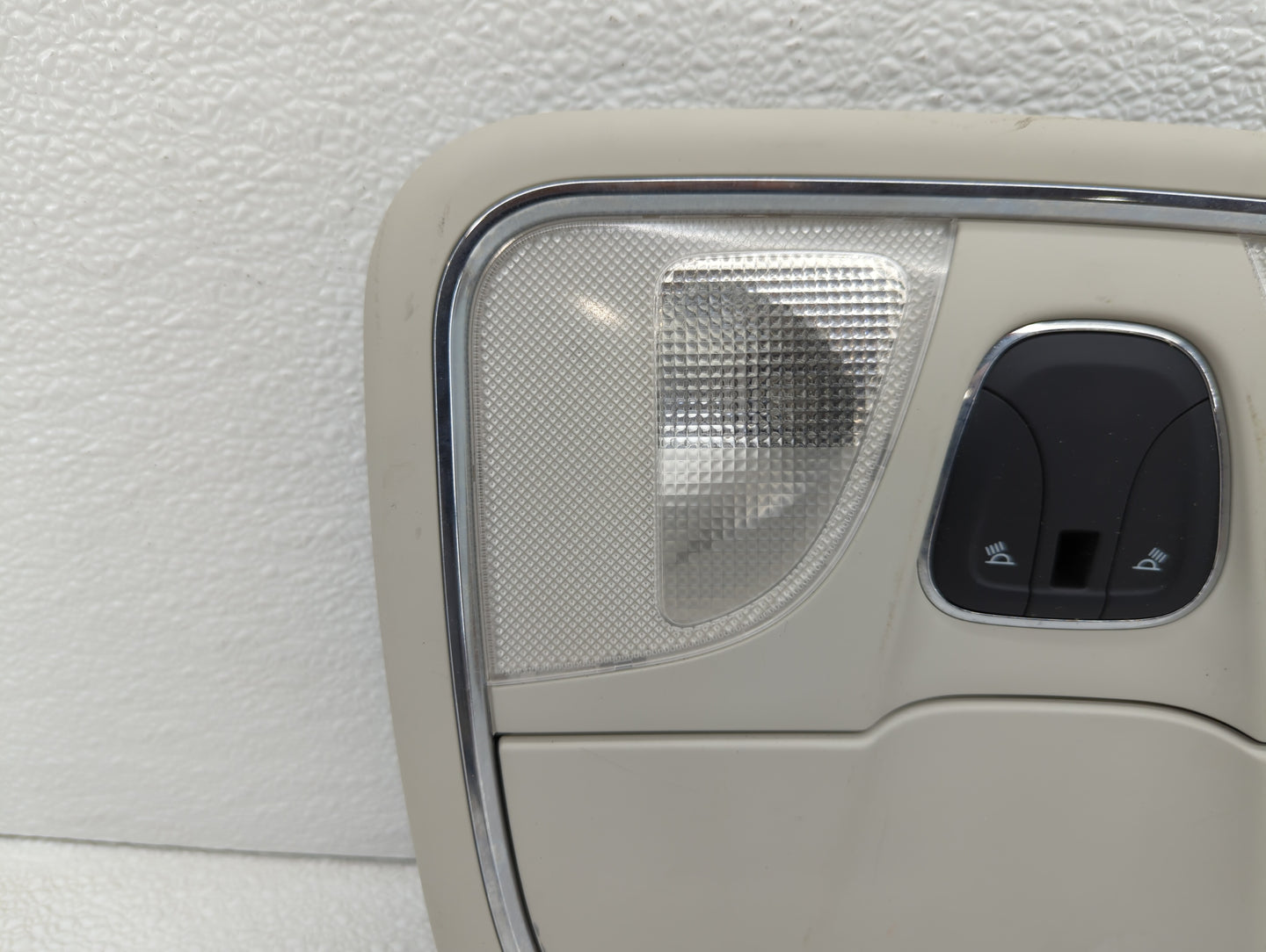 2016 Jeep Cherokee Overhead Roof Console - Oemusedautoparts1.com