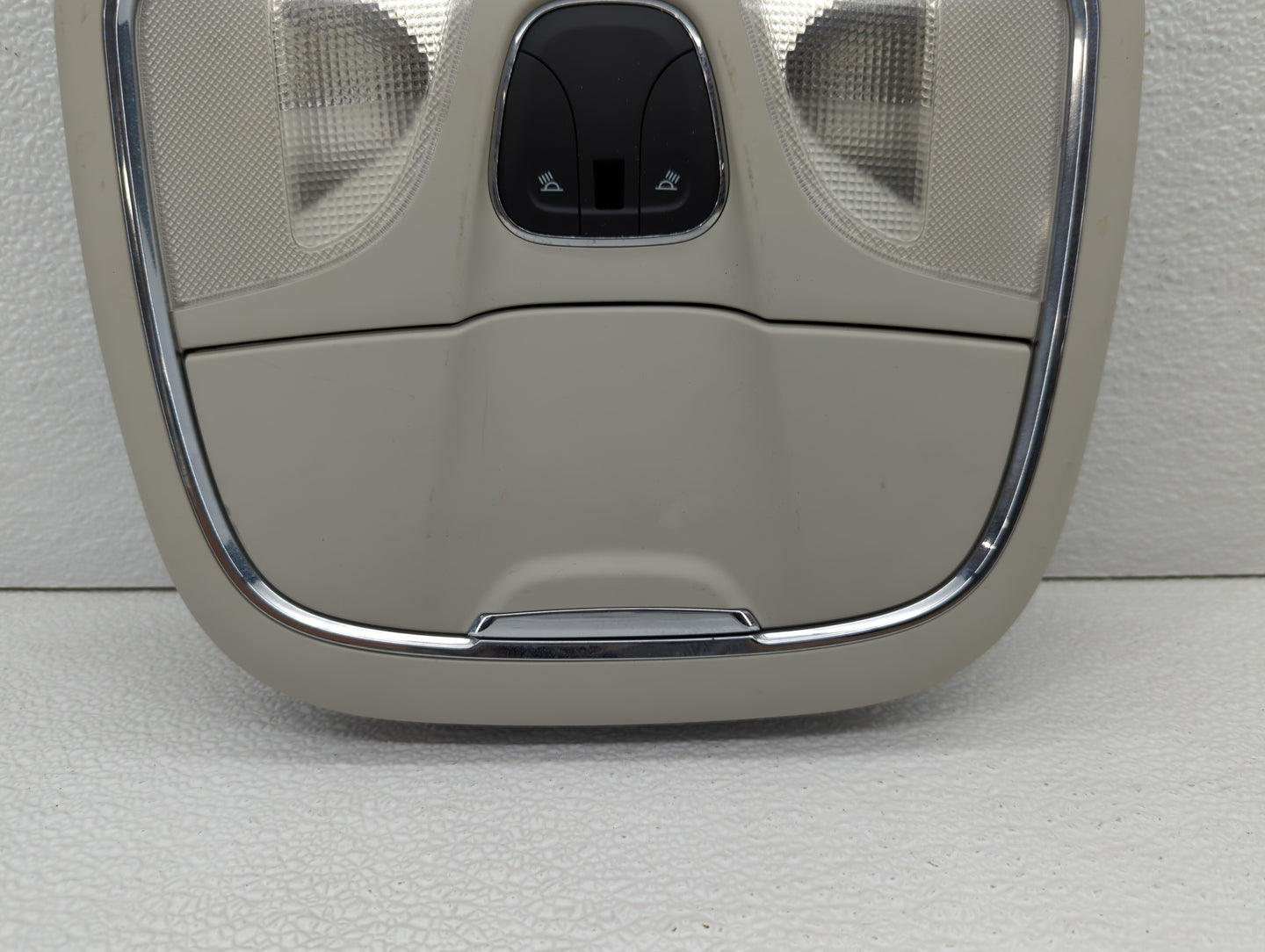 2016 Jeep Cherokee Overhead Roof Console - Oemusedautoparts1.com