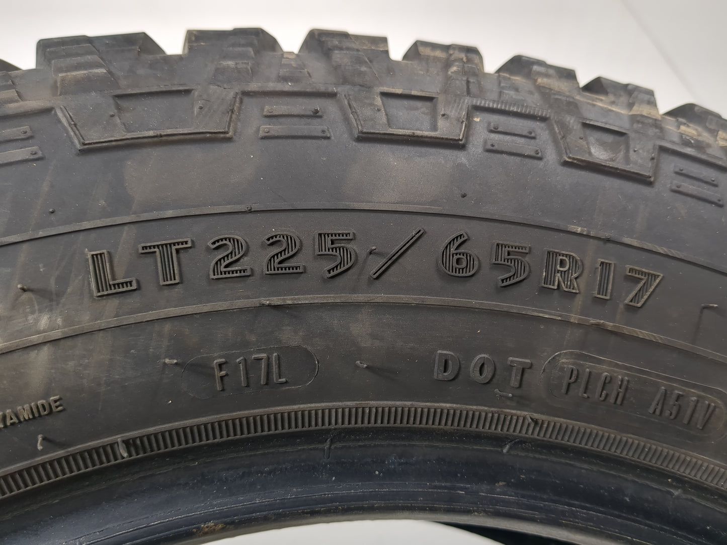 Used Tire 225/65R17 GOODYEAR WRANGLER 107/103S - Tread Depth 12/32 - Oemusedautoparts1.com