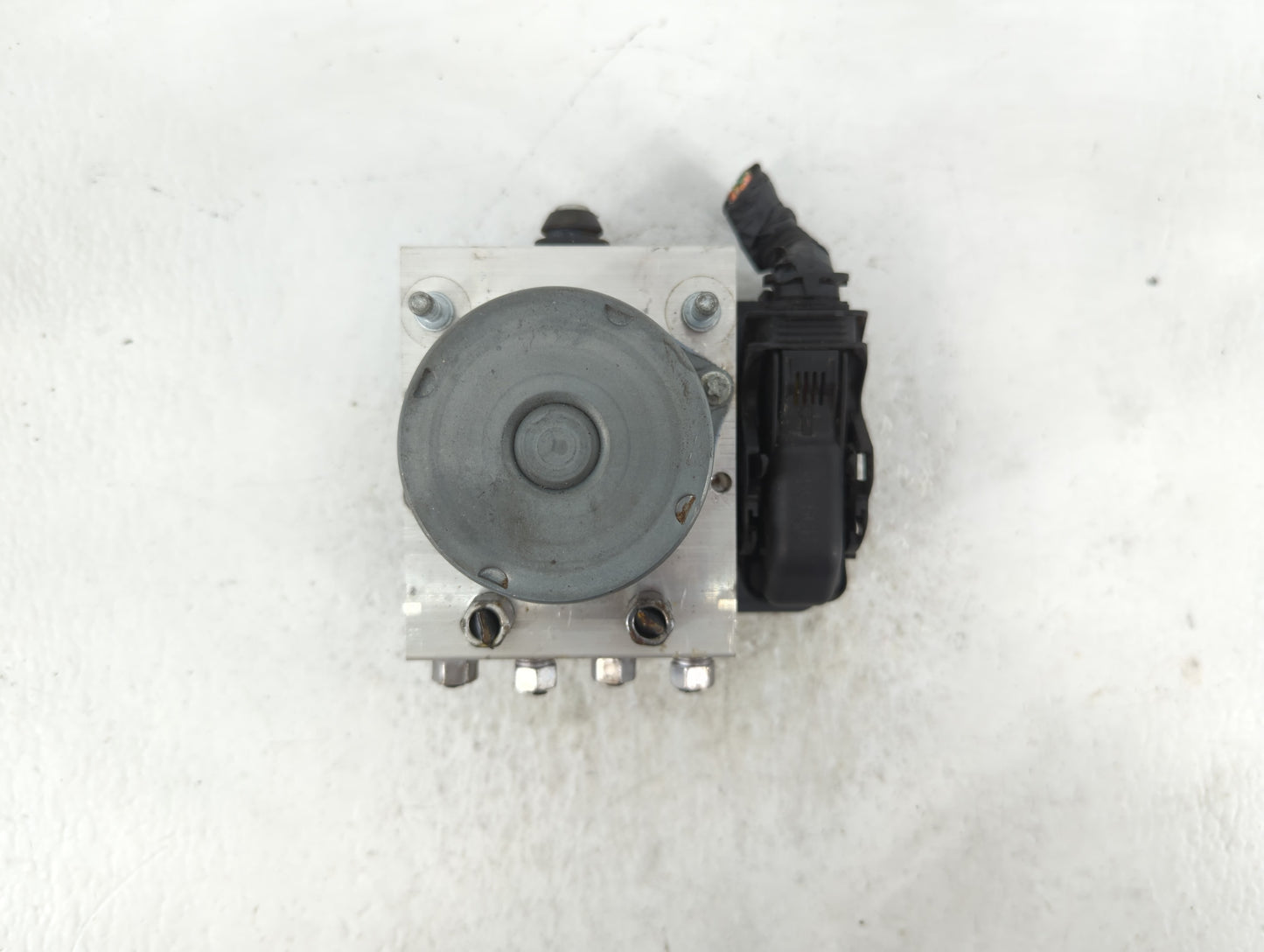 2016 Jeep Cherokee ABS Pump Control Module Replacement P/N:P68268292AC Fits OEM Used Auto Parts - Oemusedautoparts1.com