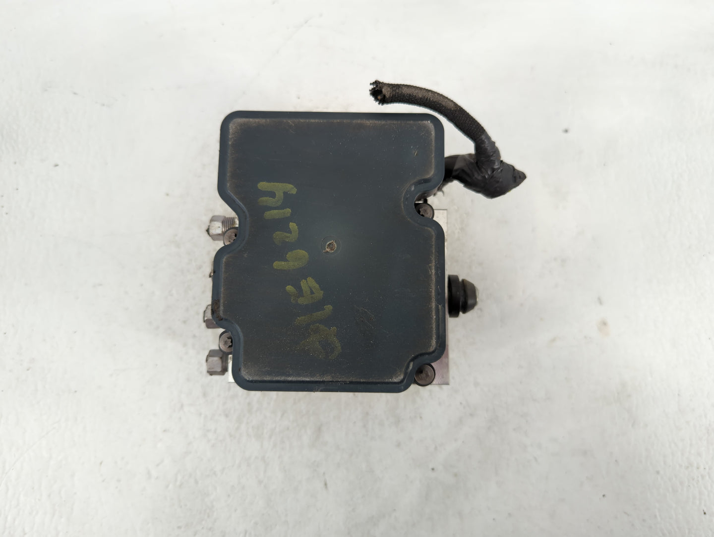 2016 Jeep Cherokee ABS Pump Control Module Replacement P/N:P68268292AC Fits OEM Used Auto Parts - Oemusedautoparts1.com