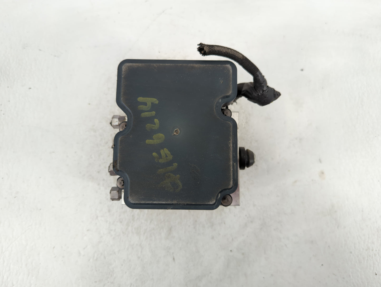 2016 Jeep Cherokee ABS Pump Control Module Replacement P/N:P68268292AC Fits OEM Used Auto Parts - Oemusedautoparts1.com