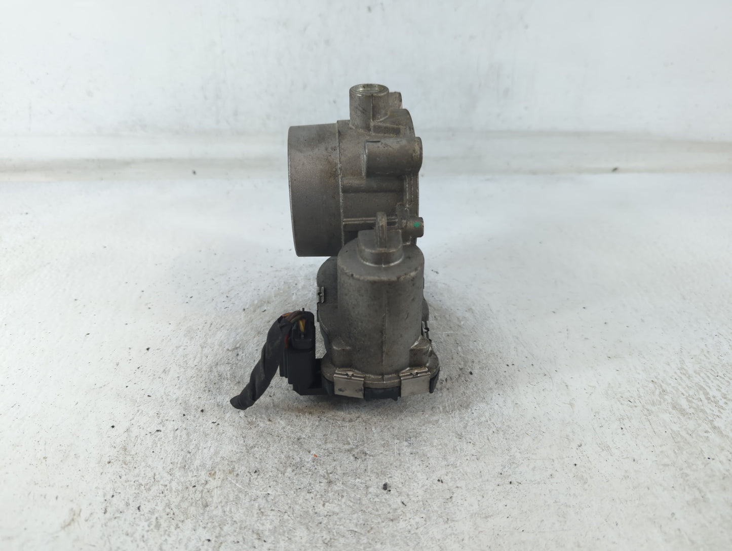 2014-2019 Jeep Cherokee Throttle Body P/N:04891970A0 Fits Fits 2014 2015 2016 2017 2018 2019 2020 2021 2022 OEM Used Auto Pa
