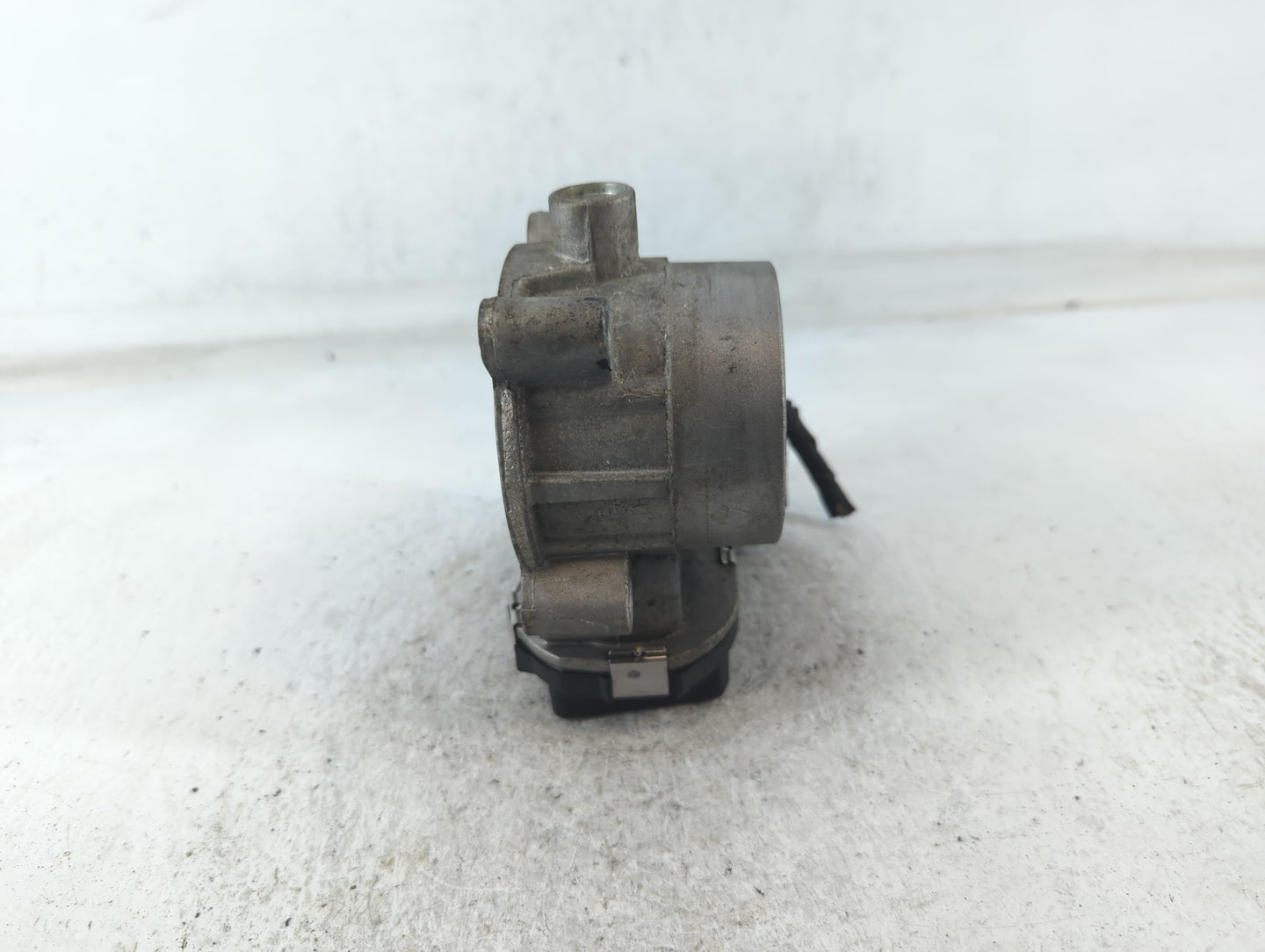 2014-2019 Jeep Cherokee Throttle Body P/N:04891970A0 Fits Fits 2014 2015 2016 2017 2018 2019 2020 2021 2022 OEM Used Auto Pa