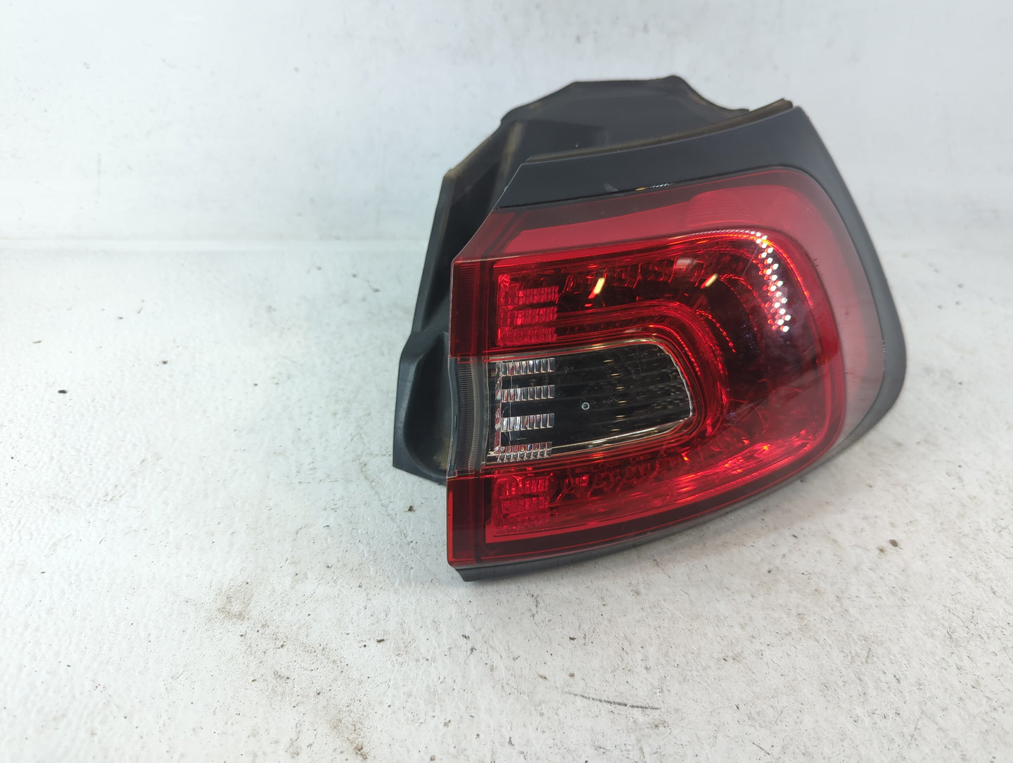2014-2018 Jeep Cherokee Tail Light Assembly Passenger Right OEM Fits Fits 2014 2015 2016 2017 2018 OEM Used Auto Parts - Oem