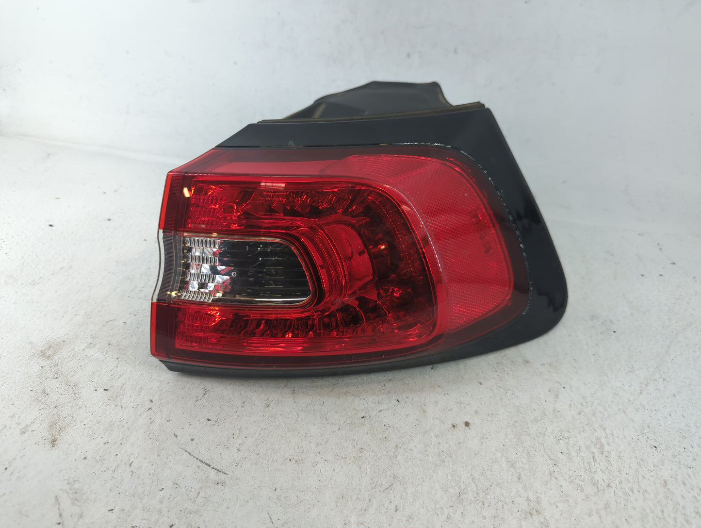 2014-2018 Jeep Cherokee Tail Light Assembly Passenger Right OEM Fits Fits 2014 2015 2016 2017 2018 OEM Used Auto Parts - Oem