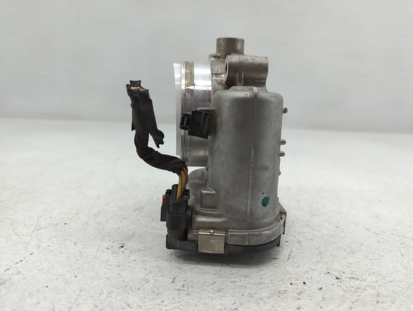 2014-2022 Jeep Cherokee Throttle Body P/N:0 280 750 570 05184349AC Fits OEM Used Auto Parts - Oemusedautoparts1.com