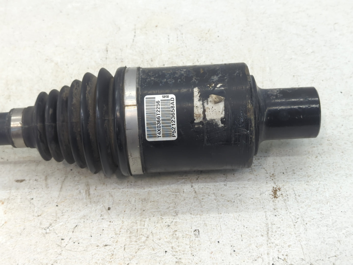 2014-2018 Jeep Cherokee Axle Shaft Front Driver Cv C/v - Oemusedautoparts1.com