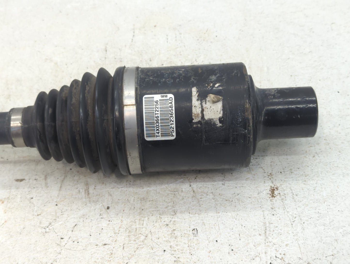 2014-2018 Jeep Cherokee Axle Shaft Front Driver Cv C/v - Oemusedautoparts1.com