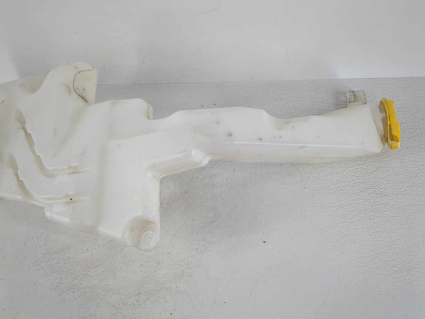 2014-2018 Jeep Cherokee Windshield Washer Fluid Reservoir Bottle Oem - Oemusedautoparts1.com