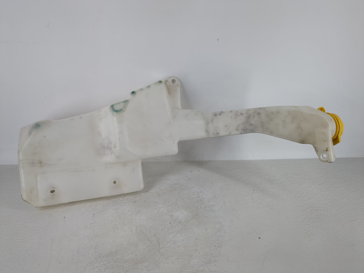 2014-2018 Jeep Cherokee Windshield Washer Fluid Reservoir Bottle Oem - Oemusedautoparts1.com