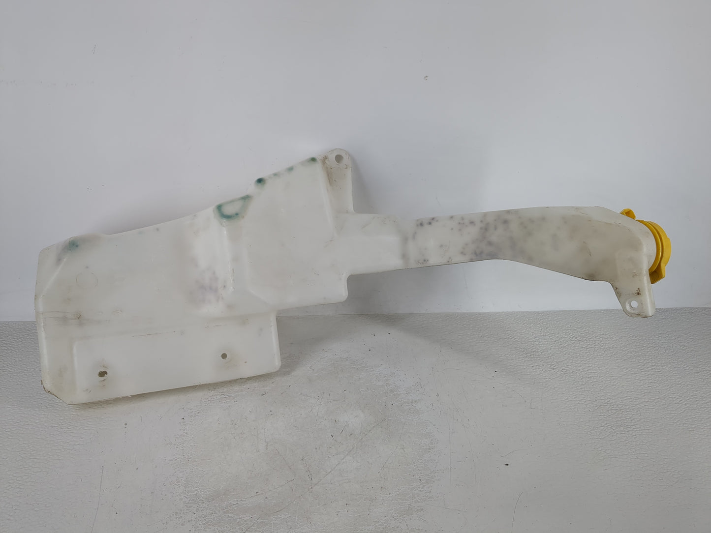 2014-2018 Jeep Cherokee Windshield Washer Fluid Reservoir Bottle Oem - Oemusedautoparts1.com